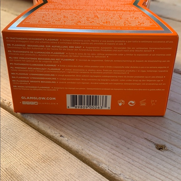 SOLD Glamglow Flashmud brightening treatment - Picture 3 of 4